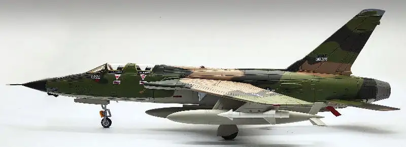 Hobby Master HA2551 1/72 Scale F-105F Thunderchief - Lt Col. Leo Thorsness 355Th