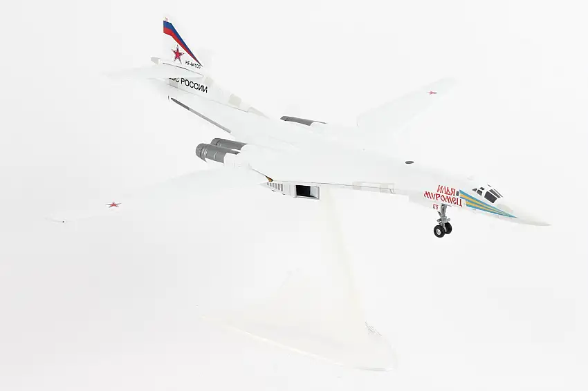 Herpa Wings 1/200 Scale Military HE559867 Herpa Russian Air Force Tu160 1/200 (**)