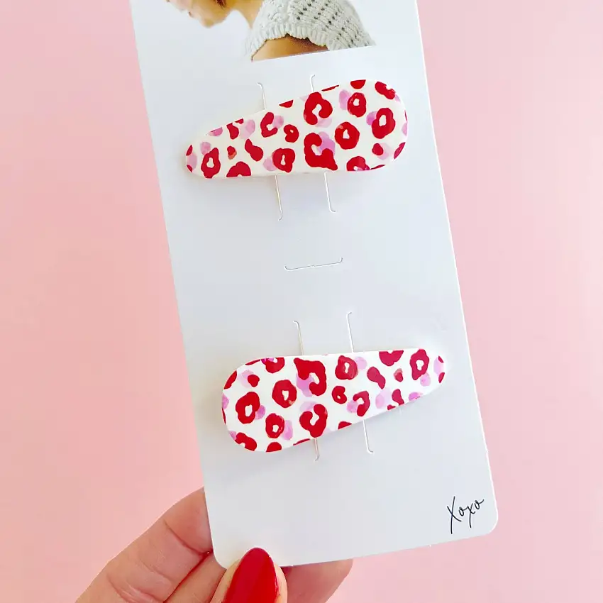 2pk Almond Clips: Leo Love