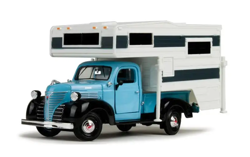 Motormax 75330-BL 1/24 Scale 1941 Plymouth Pickup