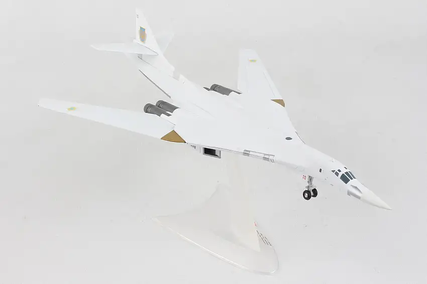 Herpa Wings 1/200 Scale Military HE570824 Herpa Ukrainian Air Force Tu160 1/200 (**)