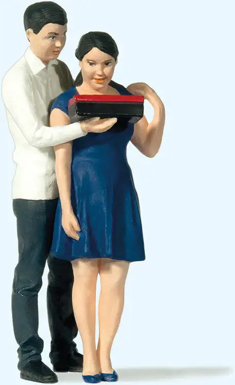 Preiser 44930 G Scale Young Couple