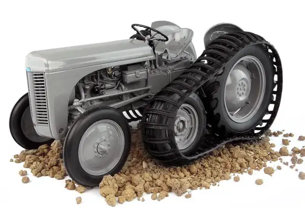 Universal Hobbies 5303 1/16 Scale Ferguson Tea-20 Tractor