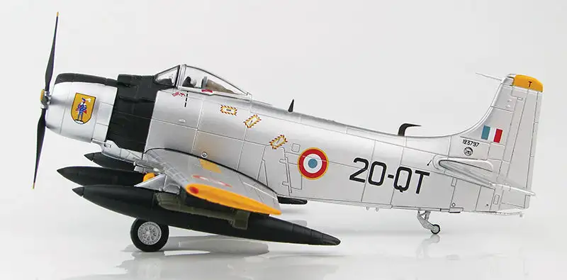 Hobby Master HA2916 1/72 Scale AD-4 Skyraider - EC 2/20 OUARSENIS Algeria Early