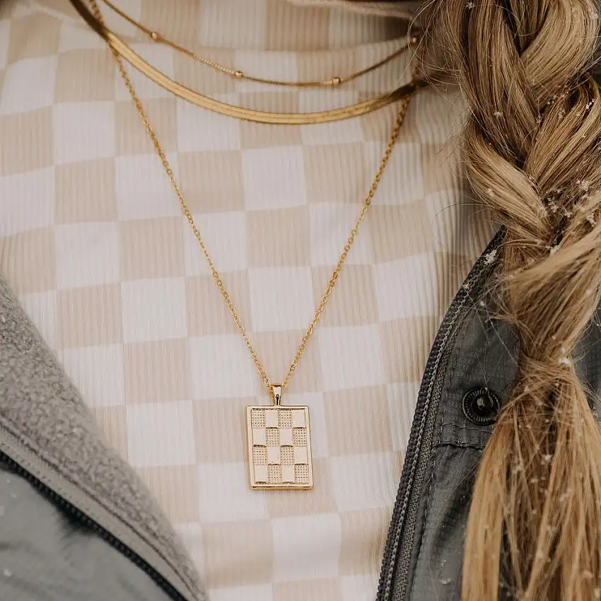 Checkered Necklace In Gold