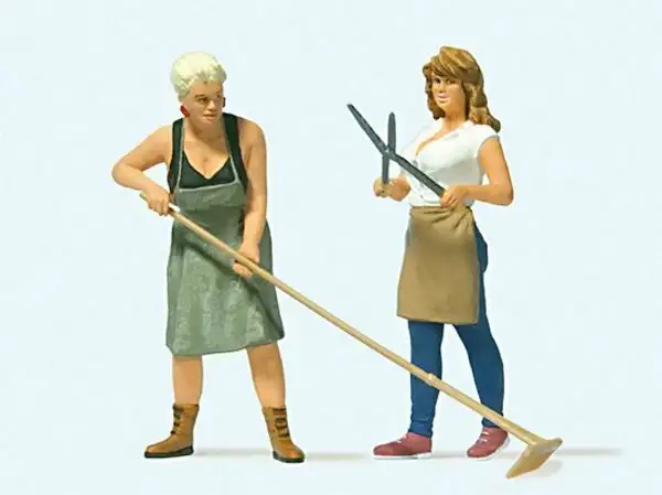 Preiser 44929 G Scale Women Working in the Garden -- pkg(2)