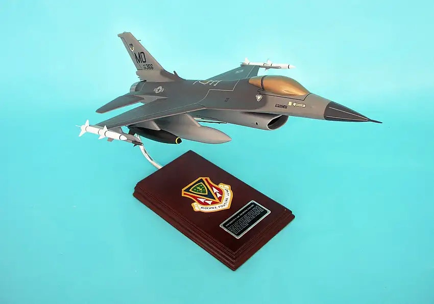 Executive Series SE0024W Exec Ser F-16C Fighting Falcon 1/32 (Cf016Cts)