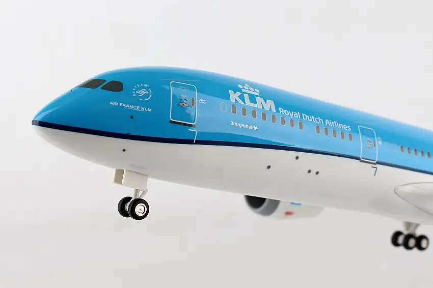 Skymarks SKR945 Skymarks Klm 787-9 1/200 W/Gear