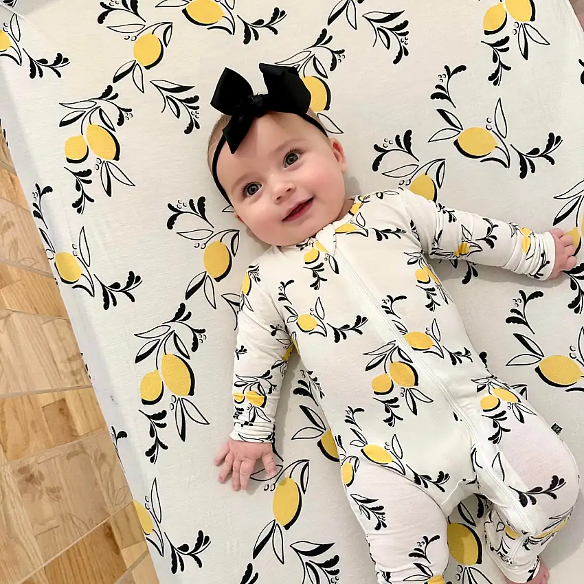 Amalfi Coast Lemon White Crib Sheet