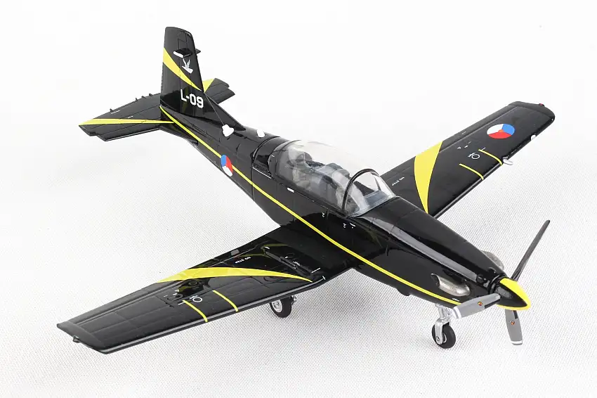 Herpa Wings 1/72 HE580519 Herpa Royal Netherlands Air Force Pc7 1/72 131 Sqn (**)