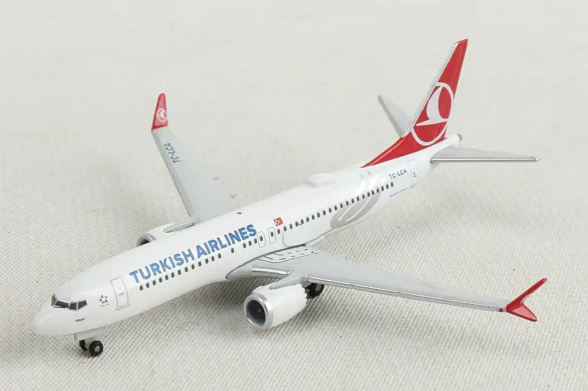 Herpa Wings HE533768 Turkish 737Max8 1/500