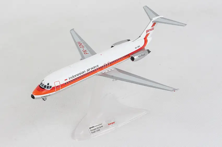 Herpa Wings HE570695 Garuda Dc-9-30 1/200
