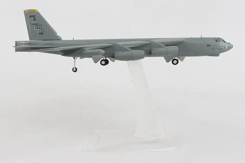 Herpa Wings HE570916 Usaf B52H 1/200 11Th Bs Jiggs Squadron