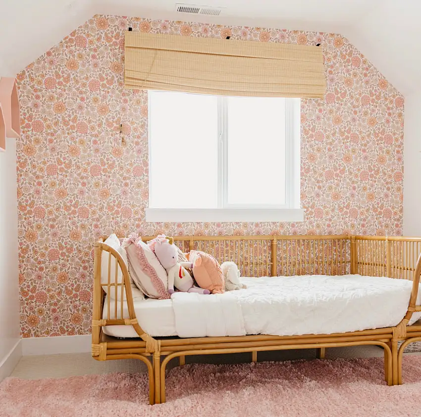 Daisy Wallpaper By Lovely People Studio