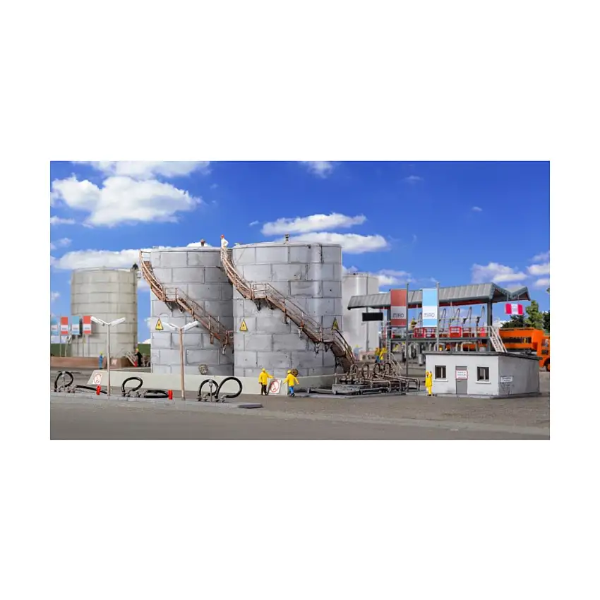 Twin Fuel Tanks Miro w/Loading Facility (N Scale)