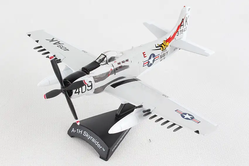 Planes PS5364-3 A1H Skyraider 1/110 Papoose Flight
