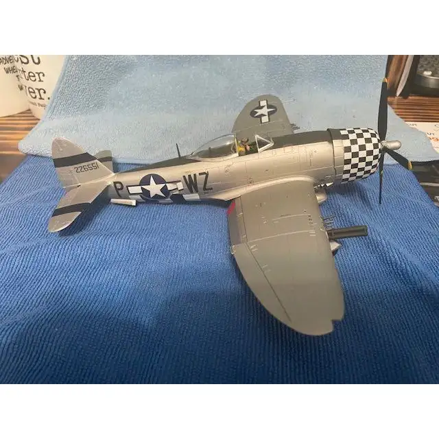 Tamiya - TAM25214 1:48 Tamiya P-47D Thunderbolt Bobbletop & 1/4t 4x4 Light Vehicle [2 kits]