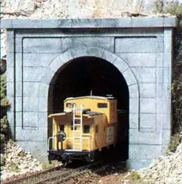 WOO-1152 Woodland Scenics N Concrete Single Tunnel Portal (2)